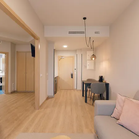 מלון דירות Palau & 4*